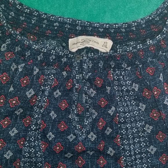 ⭐3/$10⭐A&F Peasant Top - Picture 4 of 5